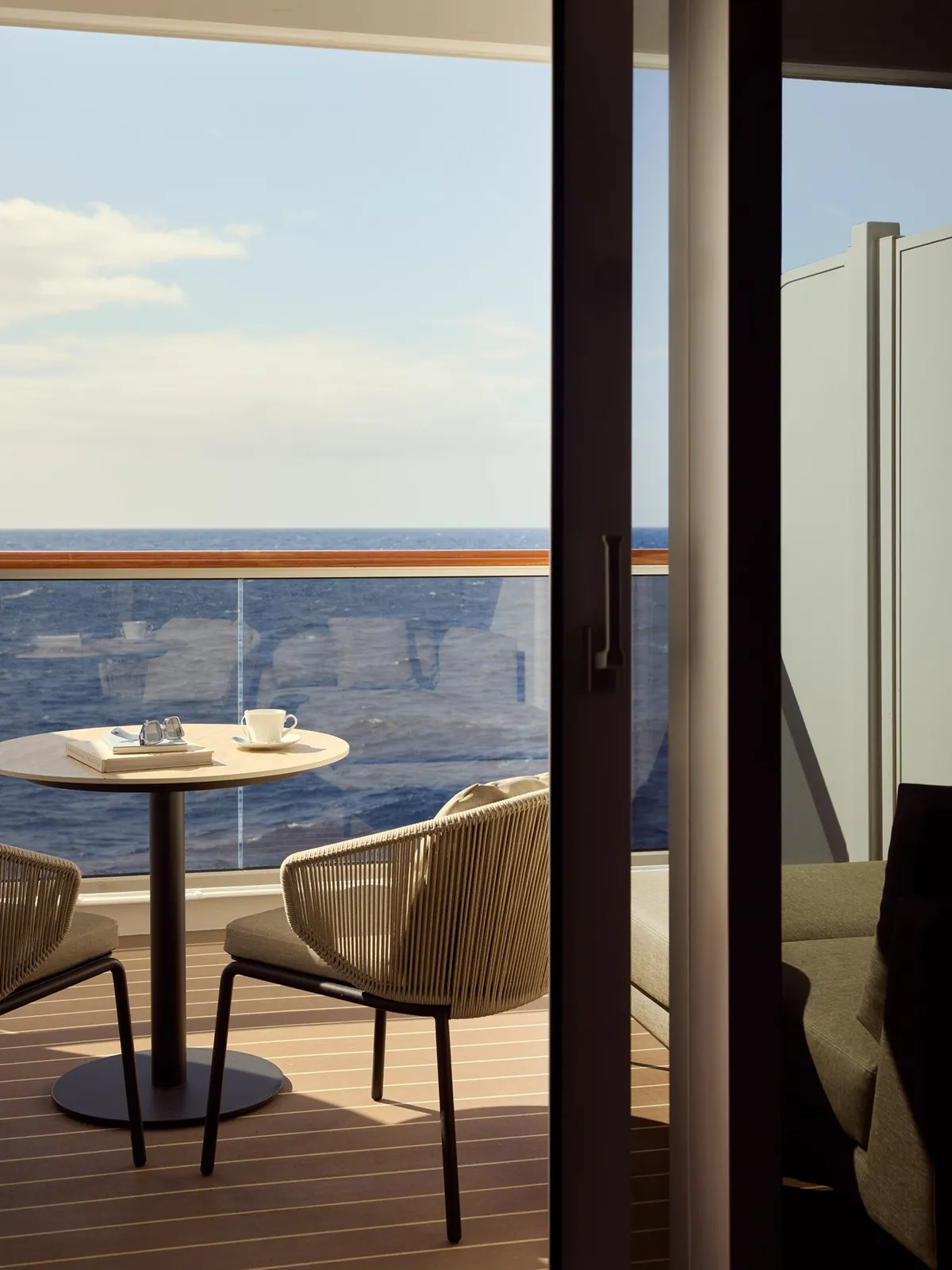 Terraço privativo de suíte com vista para o mar